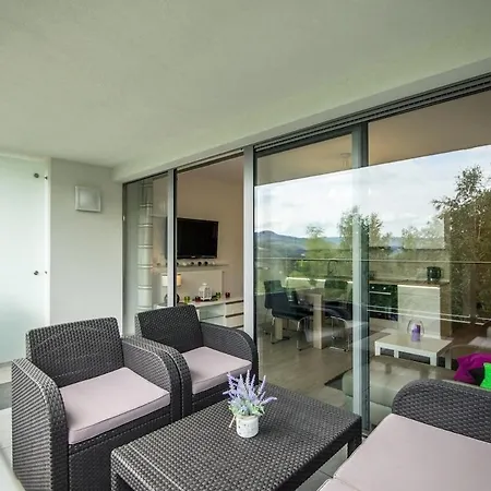 아파트 Mountain Panorama *